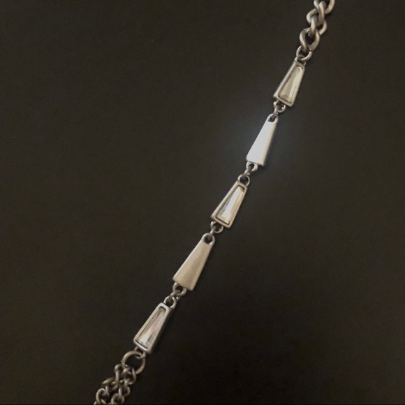 New Lia Sophia Necklace “Hype” matte silver chain with cut crystal detailing - Picture 4 of 10